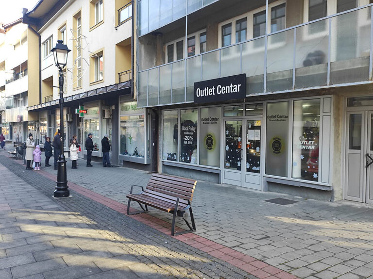 U BUTIKU OUTLET CENTAR POČINJE VELIKA AKCIJA – 50% POPUSTA NA KOMPLETAN ASORTIMAN