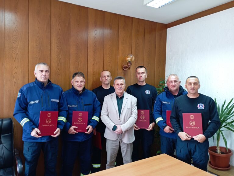 Zahvalnice vatrogascima za dvije decenije službe