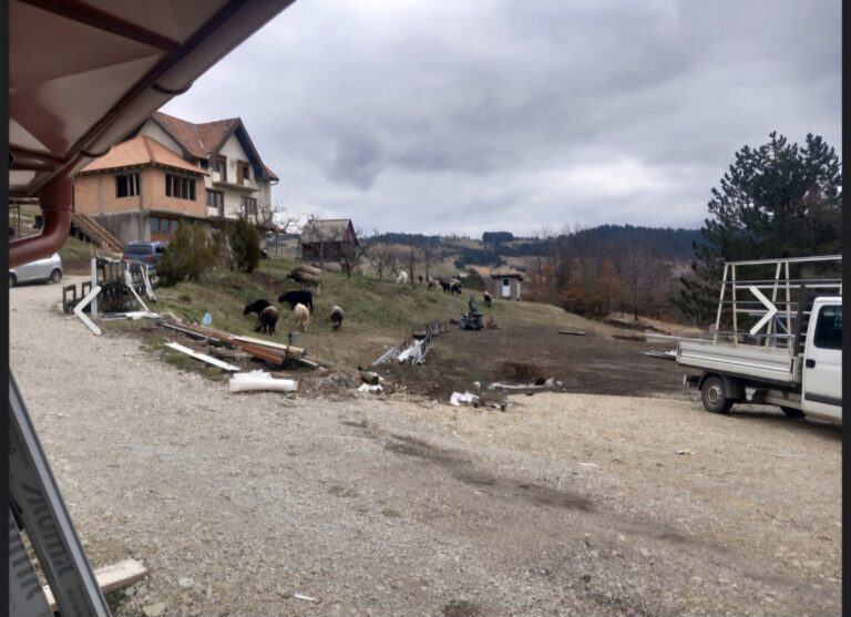 Više od 300 grla stoke pravi štetu na imanjima mještana