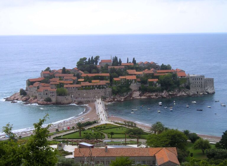 Pogled na Sveti Stefan na crnogorskom primorju
