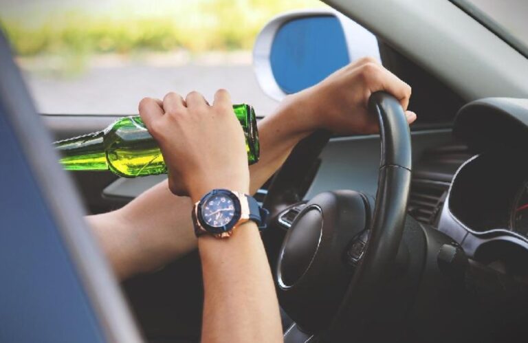 VOŽNJA POD DEJSTVOM DROGA I ALKOHOLA OBILJEŽILA PRAZNIKE: U PLJEVLJIMA LIŠENO SLOBODE 10 VOZAČA