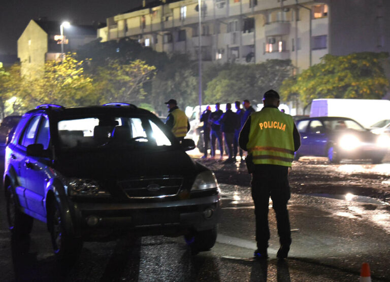 Novi ZOBS donio kazne do 2.000 eura i mogućnost privremenog oduzimanja vozila Saobraćajna policija kontroliše vozila na putu