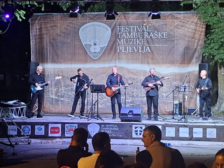 Druga noć Festivala tamburaške muzike: U Milet bašti Pljevaljski tamburaši i „La Banda“ Pljevaljski tamburaši nastupaju na 20. Festivalu tamburaške muzike u Pljevljima