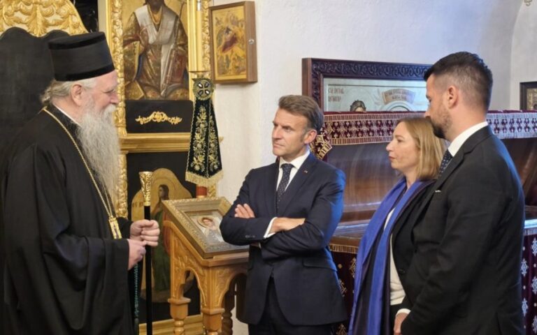 Makron i Milatović posjetili Cetinjski manastir