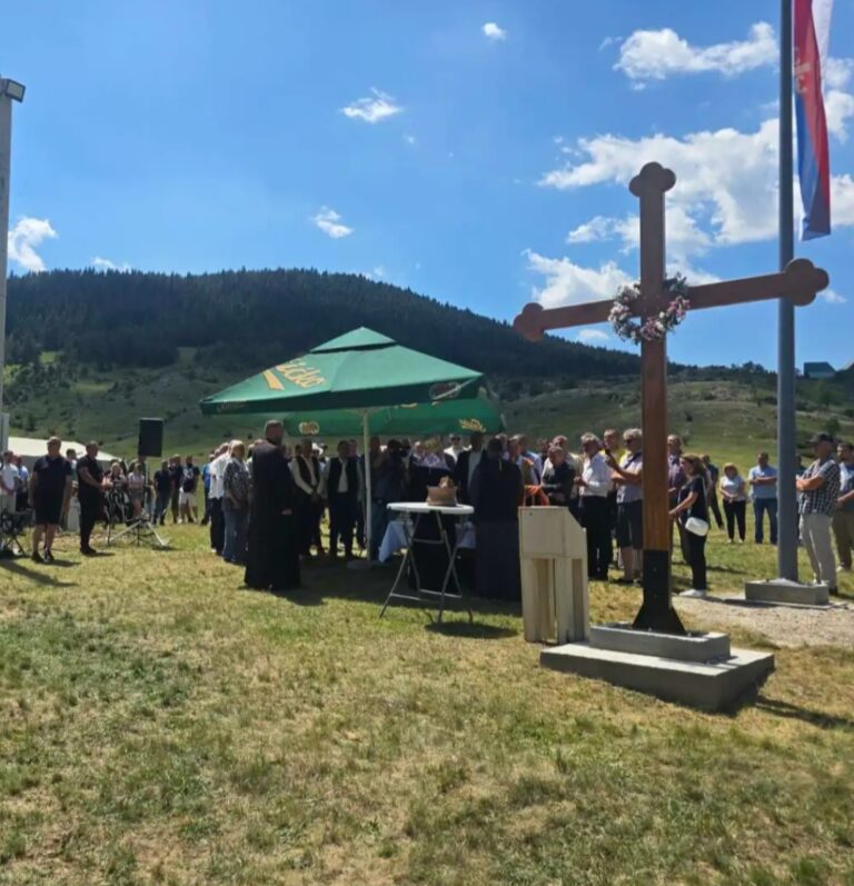 Osveštano zemljište za izgradnju hrama u Bobovu Osveštanje zemljišta za budući hram Svete Marije Magdaline u Bobovu kod Pljevalja