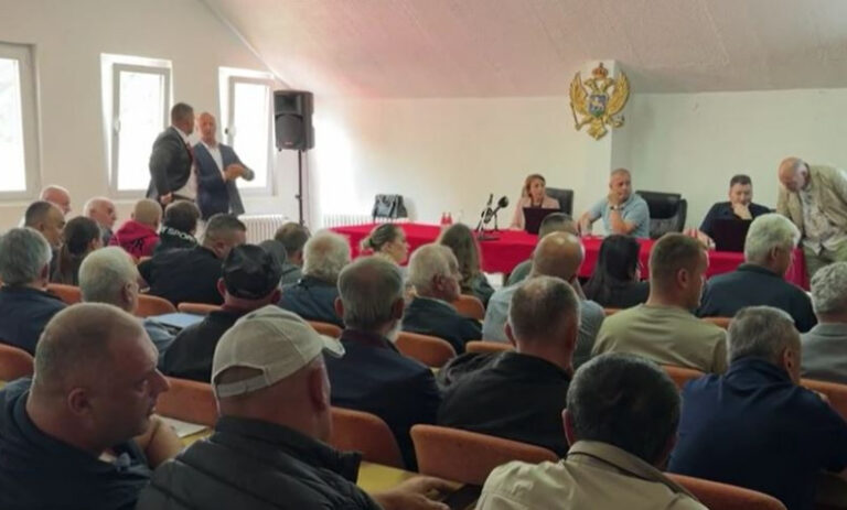 Burna javna rasprava u Šavniku: Građani traže razvoj turizma i poručuju da će imanja braniti svim raspoloživim sredstvima