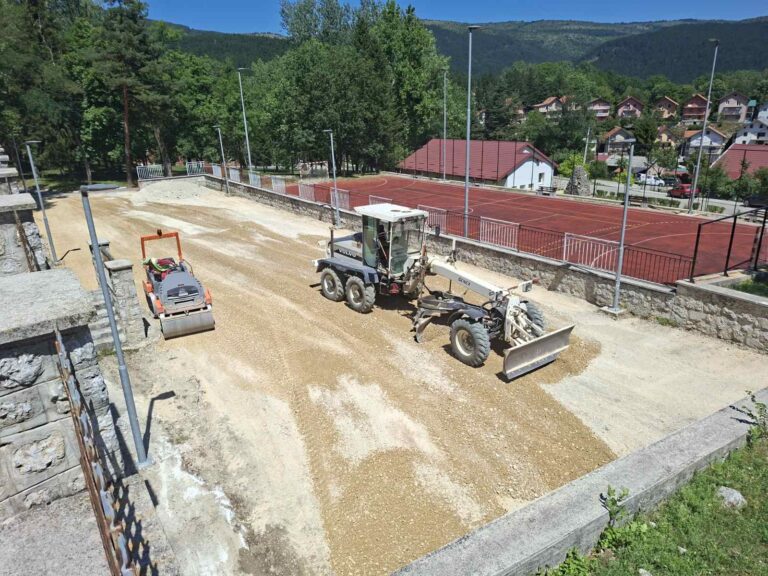 Asfaltiranje parkinga kod Akademskog centra, planirana i izgradnja terena za basket