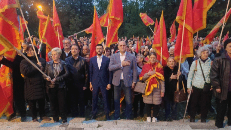 Živković, Eraković i Abdić na protestnom skupu DPS-a u Pljeviljima